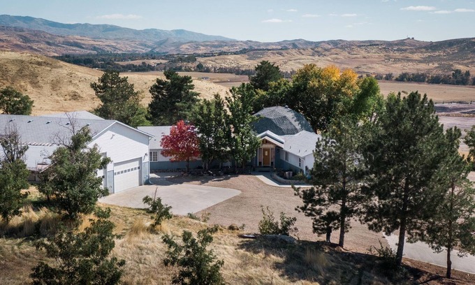 Garden City House | Large hilltop dome home with endless, panoramic views *Adventure Awaits* 5 acres