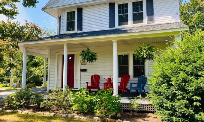 Wakefield-Peacedale House | Large Historic/updated, Downtown Wakefield - Narragansett Beaches-3 mi. Big yard