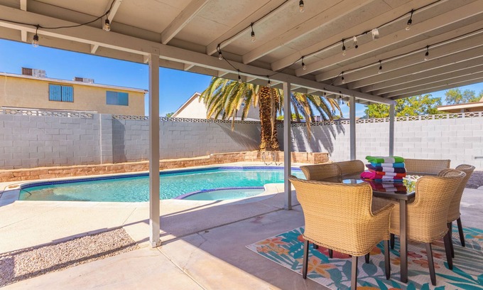 Spring Valley House | Large home 5 miles to the strip, pool, jacuzzi, outdoor tv, 2 master bedrooms