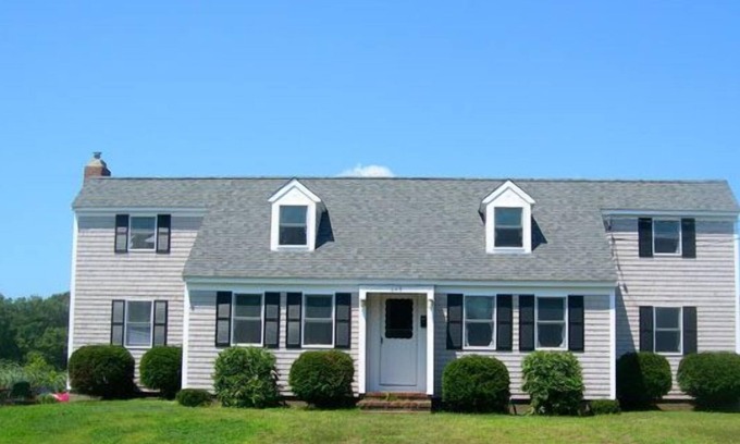 Hyannis House | Large home for families, 2/10m to Kalmus Beach, 4BR sleeps 12 plus 2 GameRoom