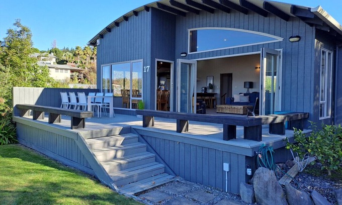 Acacia Bay House | Large home in a great location with stunning views