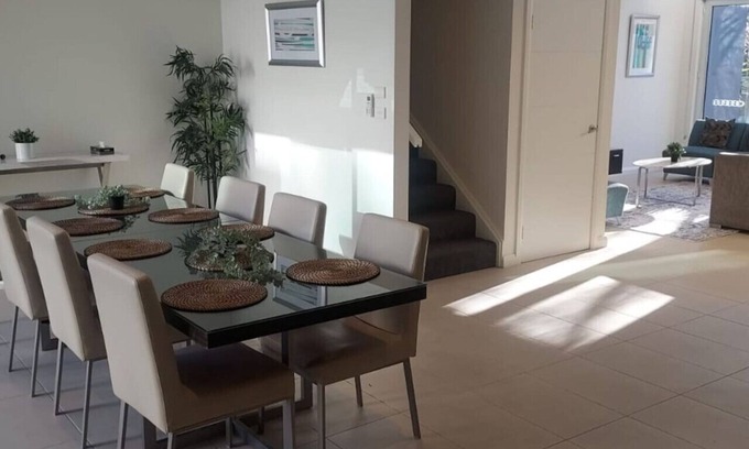 Kingston House | Large Home @Kingston Foreshore