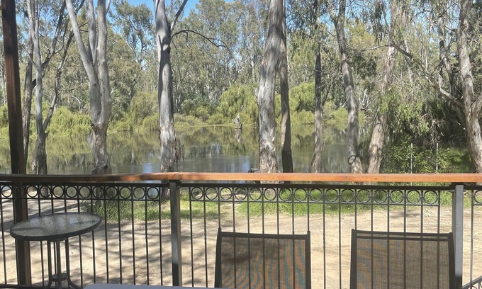 Indigo Shire House | Large home overlooking the Ovens River. Great boating & close to wineries.
