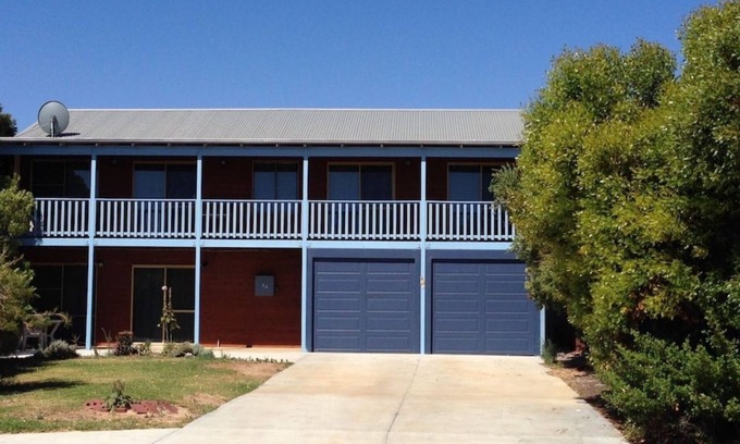 Green Head House | Large House 2 mins from the beach