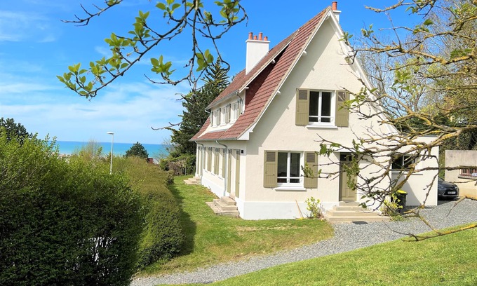 Benerville-sur-Mer House | Large house with sea view, 200 m², garden & woods, beach 8 minutes away on foot