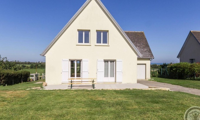 Gatteville-le-Phare Cottage | Large house with pond and sea view, near the Lighthouse, garden and terraces, parking