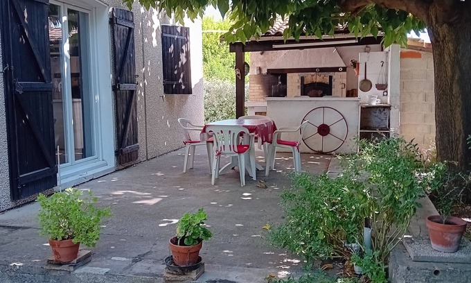 Entressen House | Large house in Provence village of Entressen with enclosed garden planted with trees, quiet location