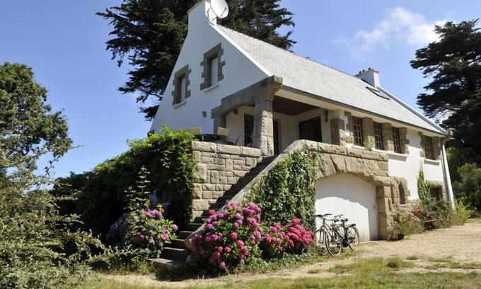 Penvenan House | LARGE HOUSE ON THE ROSE GRANITE COAST VIEW AND 200M SEA