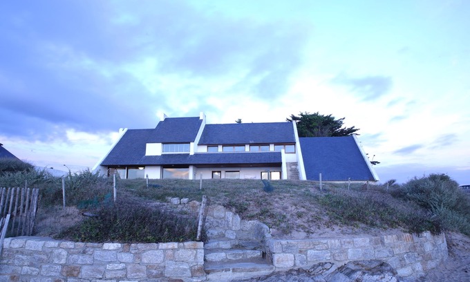 La Turballe House | Large house overlooking the beach with 180 ° ocean views.