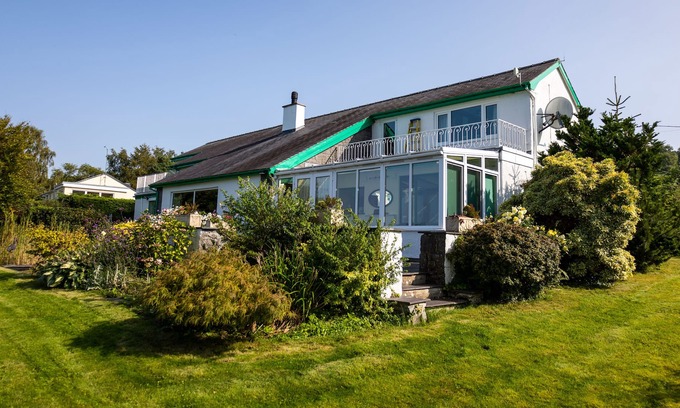 Llanfairfechan House | Large house & private garden - stunning sea views