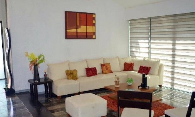 Zona Hotelera House | Large House-walking to beach-10 guests!