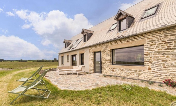 Vains Cottage | Large house with garden, terrace, WIFI, parking, and stunning view