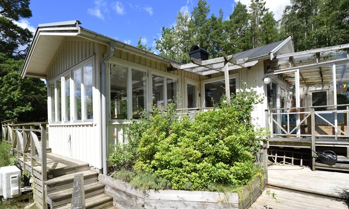 Molnlycke House | Large house with its own sandy beach and boat in Mölnlycke | SE08034