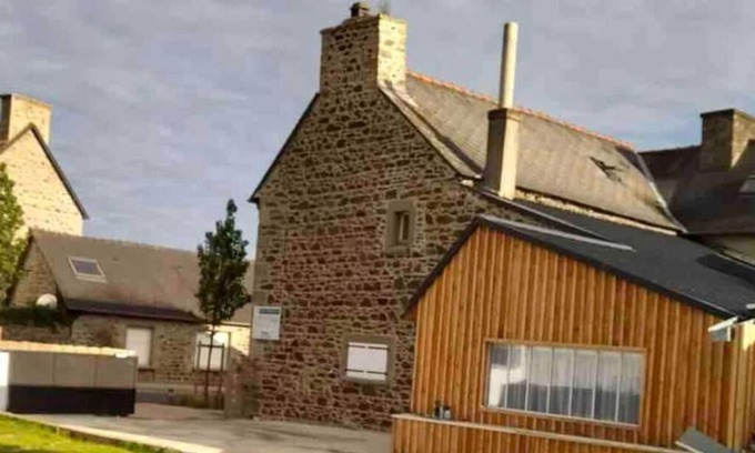 Saint-Clet House | Large house with sauna and garden