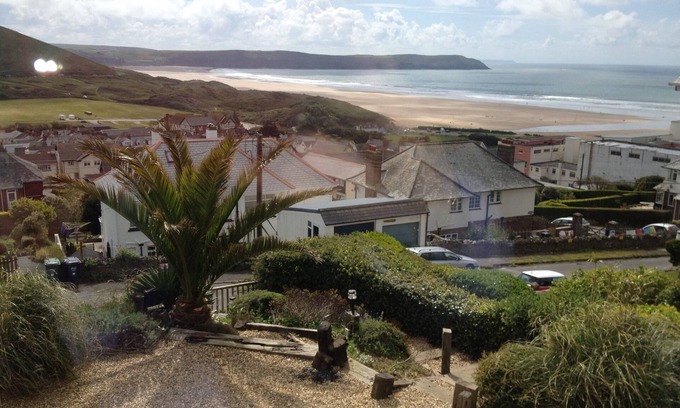 Woolacombe Apartment | Large Ideal for 2 families sharing, child and dog friendly as away from main rd