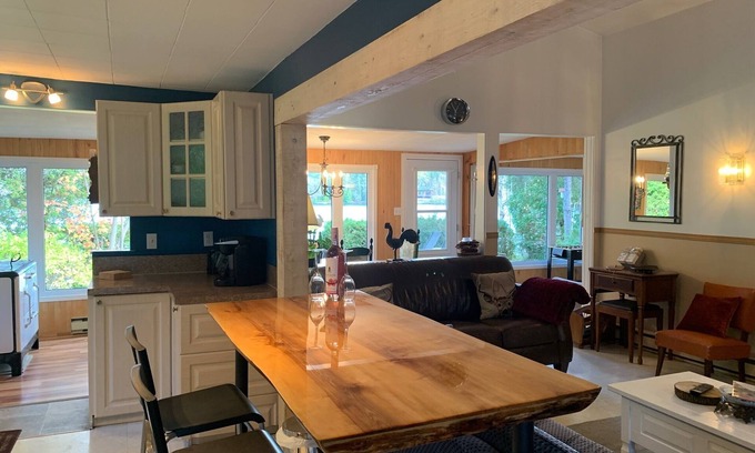 Saint-Honore Ski Chalet | Large, intimate cottage on Lac Docteur