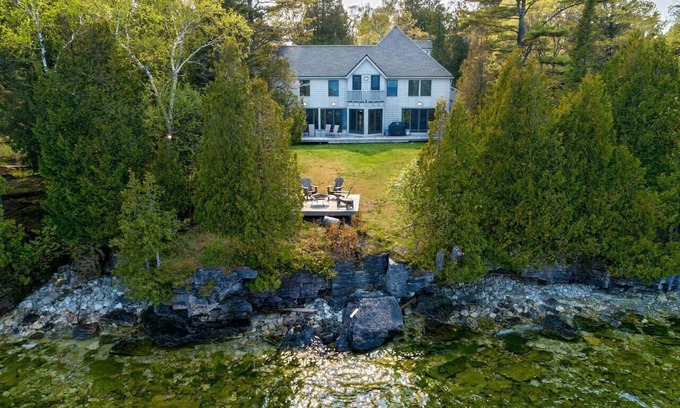 Sturgeon Bay House | Large Lake House | Door County | Cave Point Park