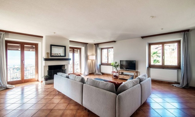 Gordola Apartment | Large lake view apartment near Locarno (Lilia Apt)
