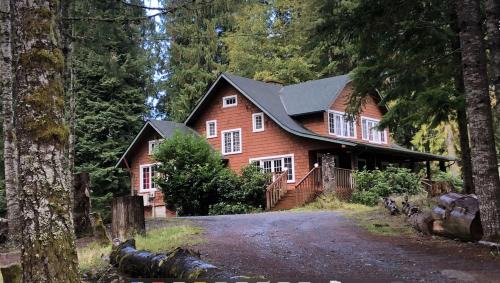 Ashford Other | Large Lodge at Rainier Lodge (0.4 miles from entrance)