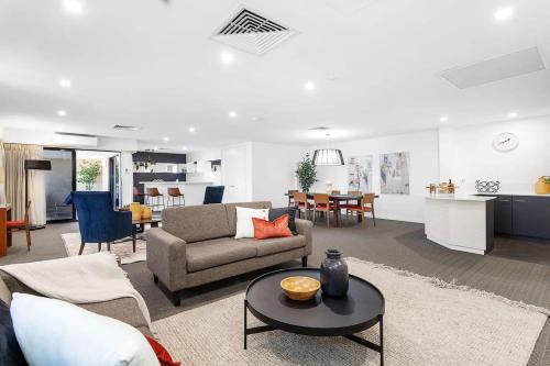 East Perth Apartment | Large Luxe Penthouse fully equipped Perth CBD