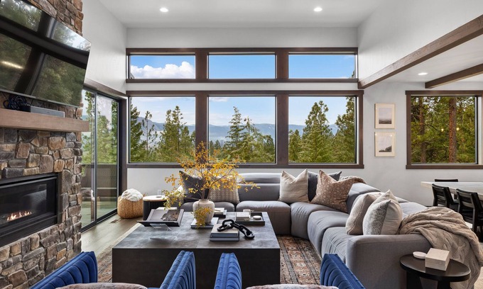 Cle Elum House | Large & Luxurious Retreat on 5 Wooded Acres w/Hot Tub and Game Room