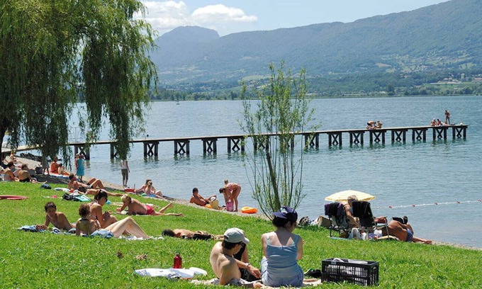 Chamonix City Centre Apartment | Large luxury apartment on Lac du Bourget