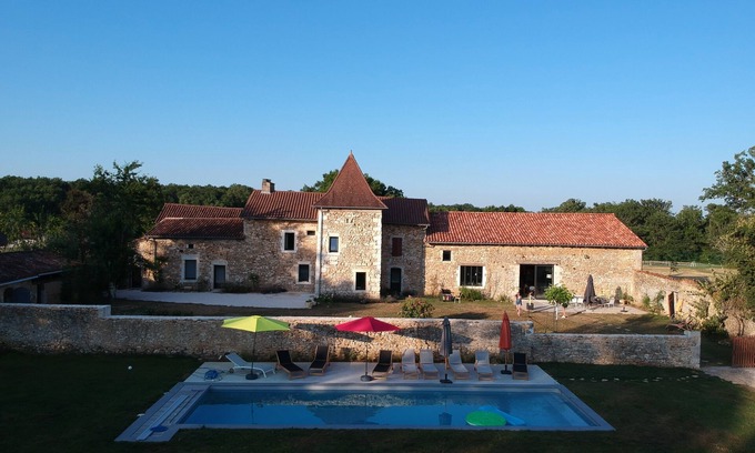 Milhac-de-Nontron House | Large luxury house with private swimming pool and tennis court - Dordogne, Périgord vert