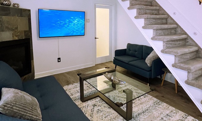 Lowertown Apartment | Large, modern 2-bed flat with parking included