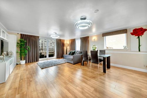 Greenwich West Apartment | Large Modern 2Bedroom 2Bathroom Apartment London Cutty Sark Greenwich Close to Canary Wharf, 02 - Perfect for long stay