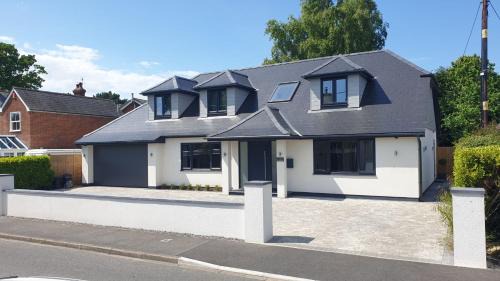 New Forest District Apartment | Large modern self contained apartment in Lymington