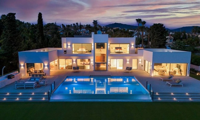 New Golden Mile Villa | LARGE MODERN VILLA WITH HEATABLE INFINITY POOL AND 7 BEDROOMS