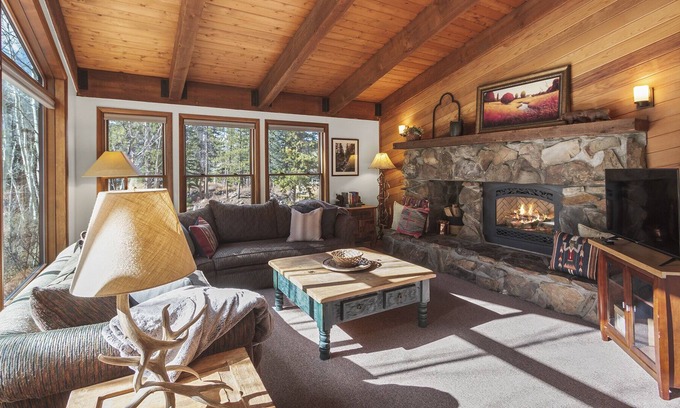 Keystone House | Large mountain family home on bus route to Keystone Resort!