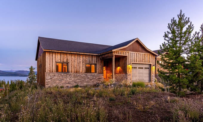 Grand Lake House | Large mountain home with epic views, hot tub, & gas fireplace