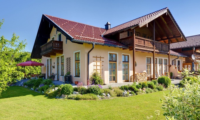 Stanggaß Apartment | large non-smoking apartment for 2-4 people, unobstructed mountain views