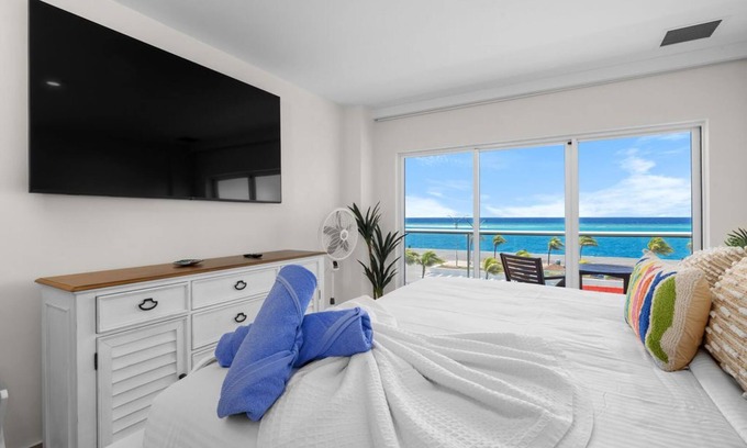 Oranjestad Condo | Large ocean front corner unit w extra sleeping area.