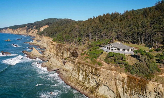 Coos Bay House | Large Oceanfront Private Home Near Bandon Dunes Golf, Breathtaking Views.