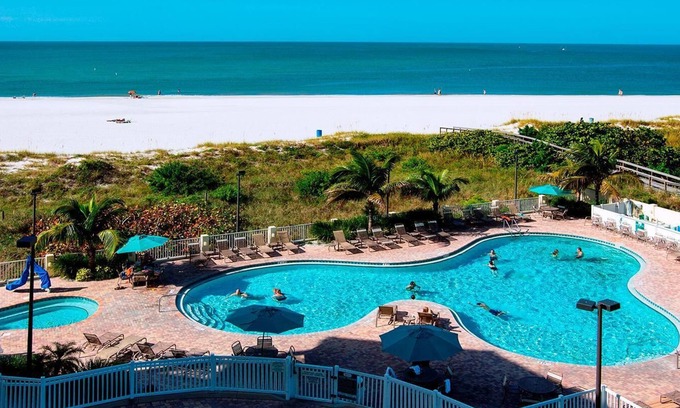 Treasure Island Condo | Large Pool: 2BR/2BA Condo near John's Pass