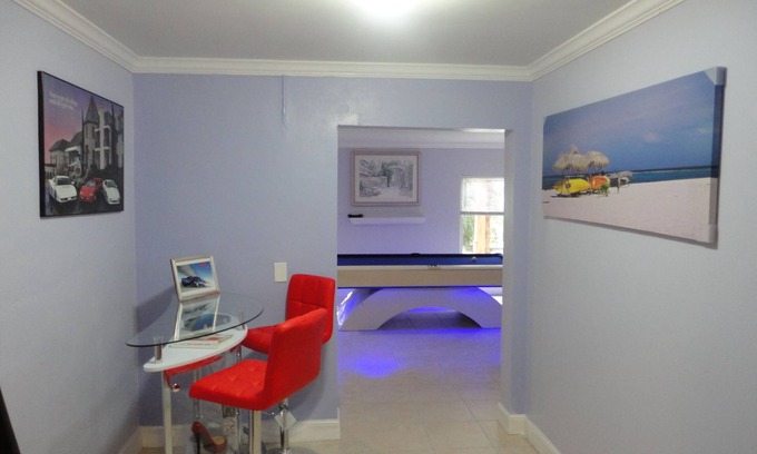 Fort Lauderdale House | LARGE Private Guest House on Waterfront Estate - Kayak+Bike+Fish+Outdoor Lounge