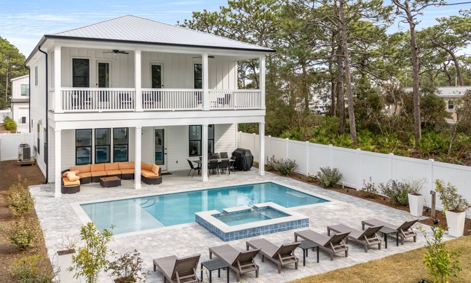 San Juan House | Large Private Pool - 4 Bikes - 4 Master Bedrooms