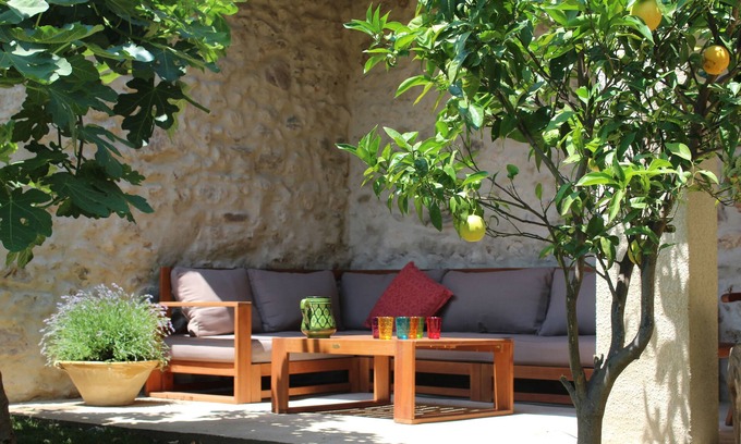 Terrats House | Large, renovated Catalan house, in the heart of the vineyard between sea