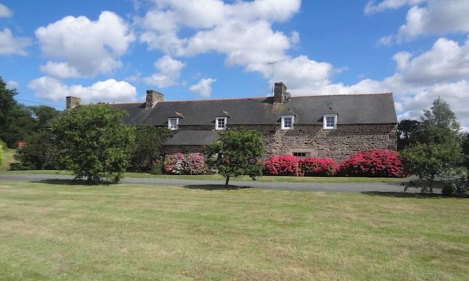 Pleguien House | Large renovated farmhouse close to beaches