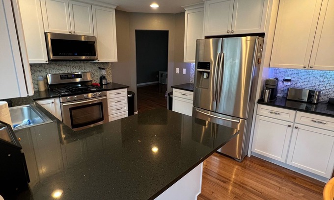 South Hill House | Large renovated home in gated community