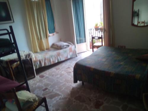 Taormina House | Large Room For five people