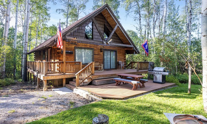 Star Valley Ranch Cabin | Large Rustic Cozy Cabin