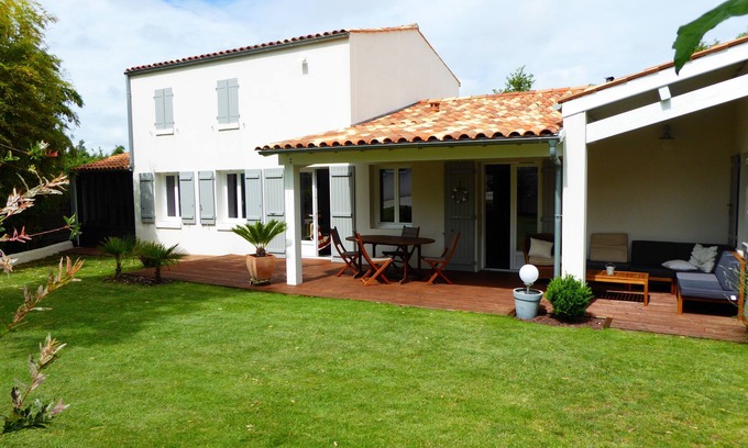 Le Grand-Village-Plage Villa | Large seaside villa on Ile d'Oléron, close to shops and beach