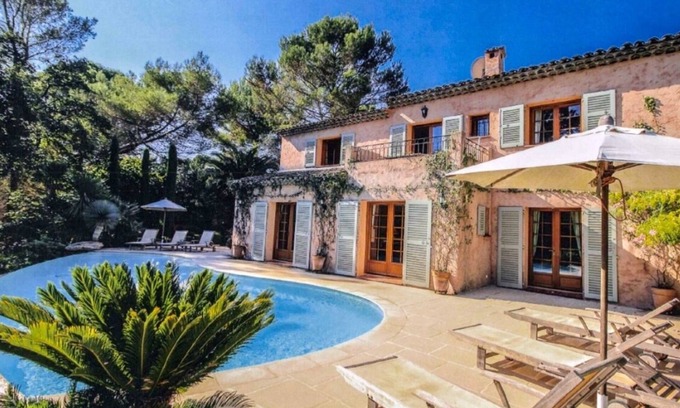 Vallauris Villa | Large, Secured Family Villa w Infinity Pool, Garden, WiFi & AC in Exclusive Area