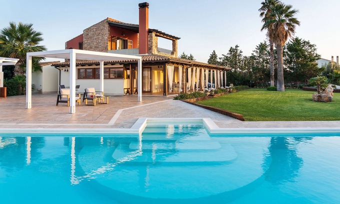 Paceco Villa | large sicily villa to rent near Trapani with AC, pool, Wi-Fi, walk to town