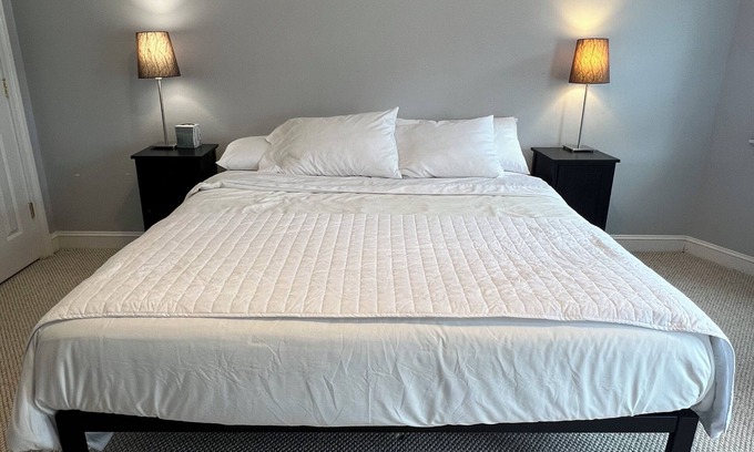 D Street - West Broadway House | Large Single Family Executive Retreat for Work & Vacation-Near Convention Center