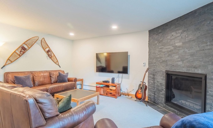 Historic District Condo | Large Ski-in/Walk-Out Downtown Ground Floor Family Friendly 2 Bedroom Unit