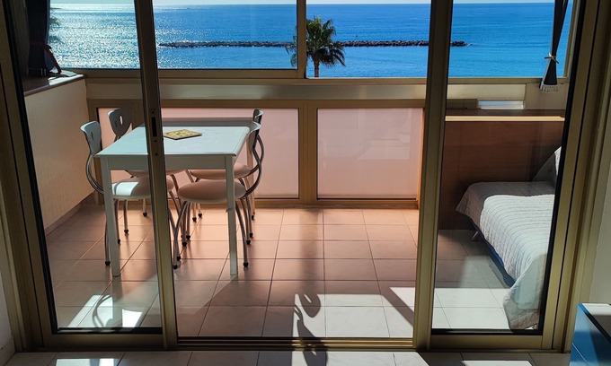 Saint-Laurent-du-Var Apartment | Large studio by the sea direct access to the beach
